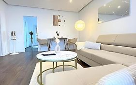 Regency Apartments - Stylische Zentrale 50M2 Wohnung Mit Balkon, Wasserblick Und Netflix